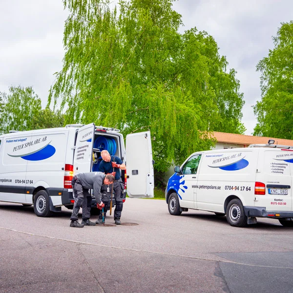 Peter_Spolare_servicebil_spolning_avlopp_brunn_stopp_akut_akuta_service_Avloppsspolning_Spolbil_Ledsokning_Stamspolning_Avloppsrensning_Underhallspolning_Rotskarning_Rorinspektion_Avloppsfilmning_avloppsstopp_akuta_jobb_servicebilar.jpg