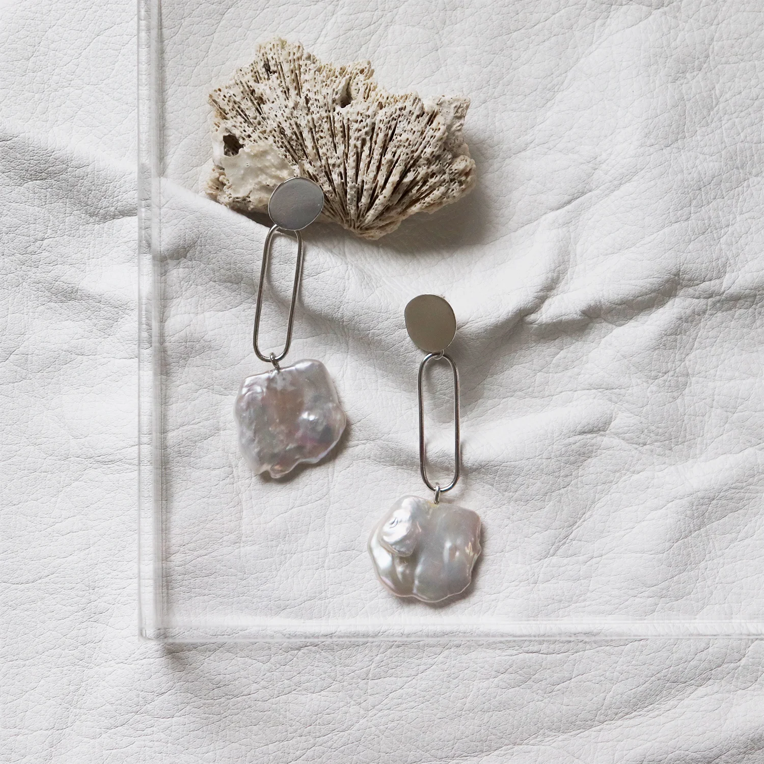 Baroque pearl drop earrings - Studio Cosette