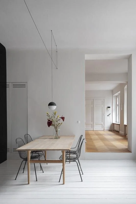 A 95 m² apartment with very small rooms and a compact kitchen. We opened up the walls to create a more generous, loft-like flow.