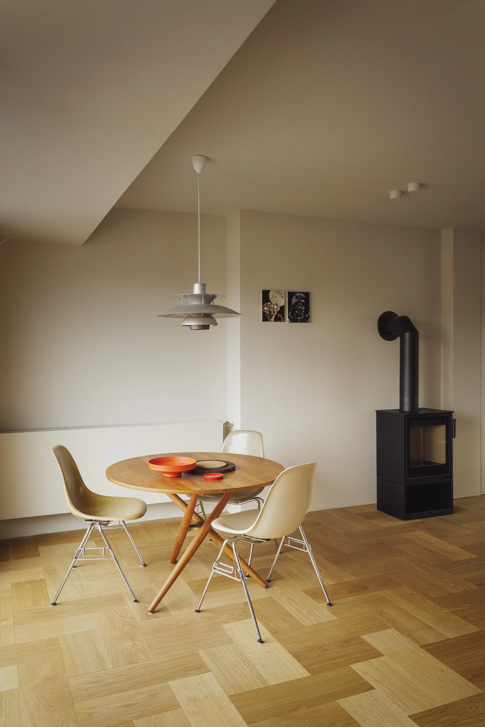 A complete from-scratch renovation of an 81 m² rooftop apartment. Taken back to the shell and rebuilt with warm flooring, custom closets, and a calm, cohesive material palette.