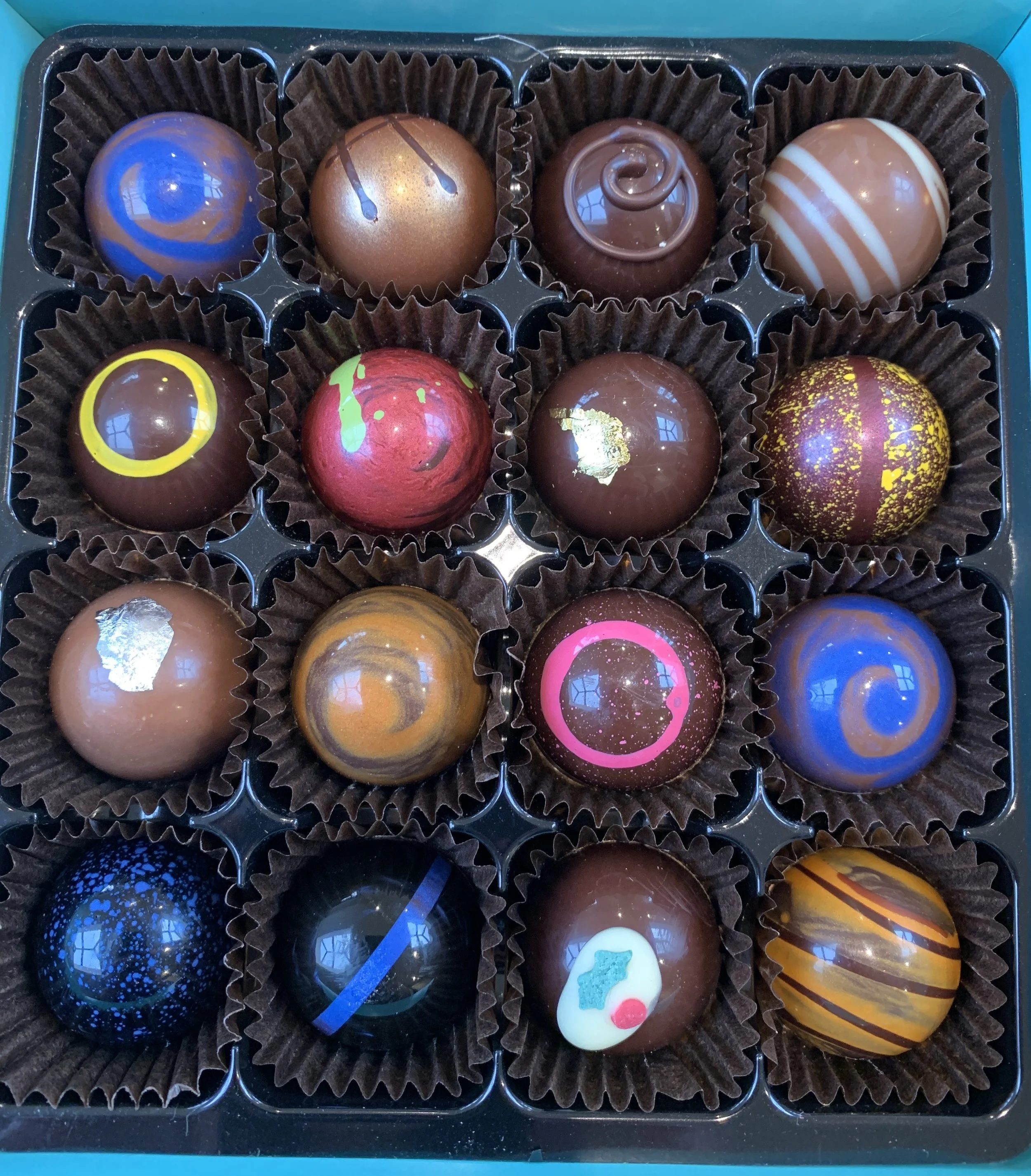 Box of 16 handmade chocolates - Mixed