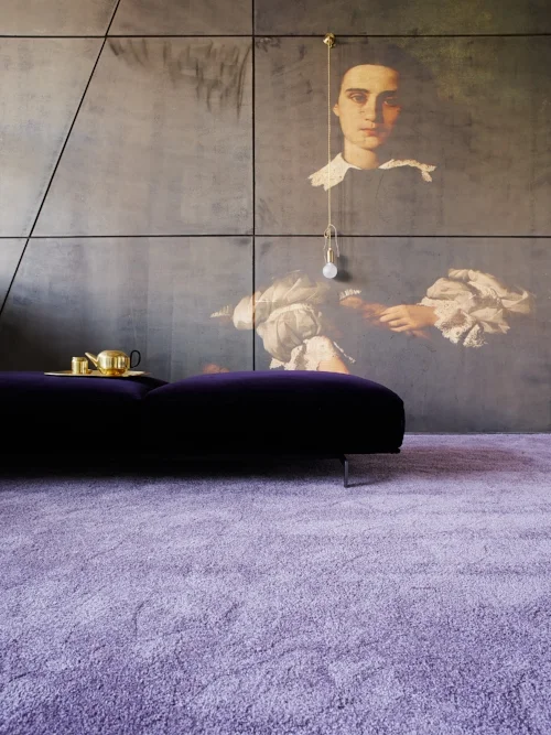 Seit 2006 erschaffen Natascha Sanwald und Andreas Hoernisch immer wieder erstaunliche Inszenierungen für die Teppichkollektionen von Object Carpet . Auch das neueste Produkt "Smoothy" wurde zu Beginn des Jahres photographisch umgesetzt .Die edlen Bodenbeläge strahlen Präsenz aus und sind doch immer eingebettet in eine weiterführende Erzählung. - Unglaubliche Räume für Ideen.