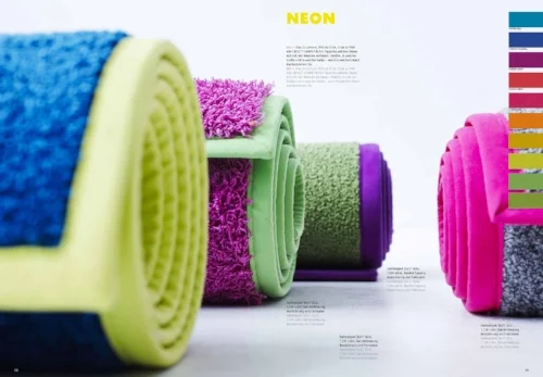 BE DIFFERENT Mix and Match. Mal unkonventionell neon poppig, mal dezent nuanciert. Immer anders! Wunderbar reduzierte, klare Bilder. Auf den Punkt genau inszeniert von Natascha Sanwald und perfekt eingefangen von Andreas Hoernisch.