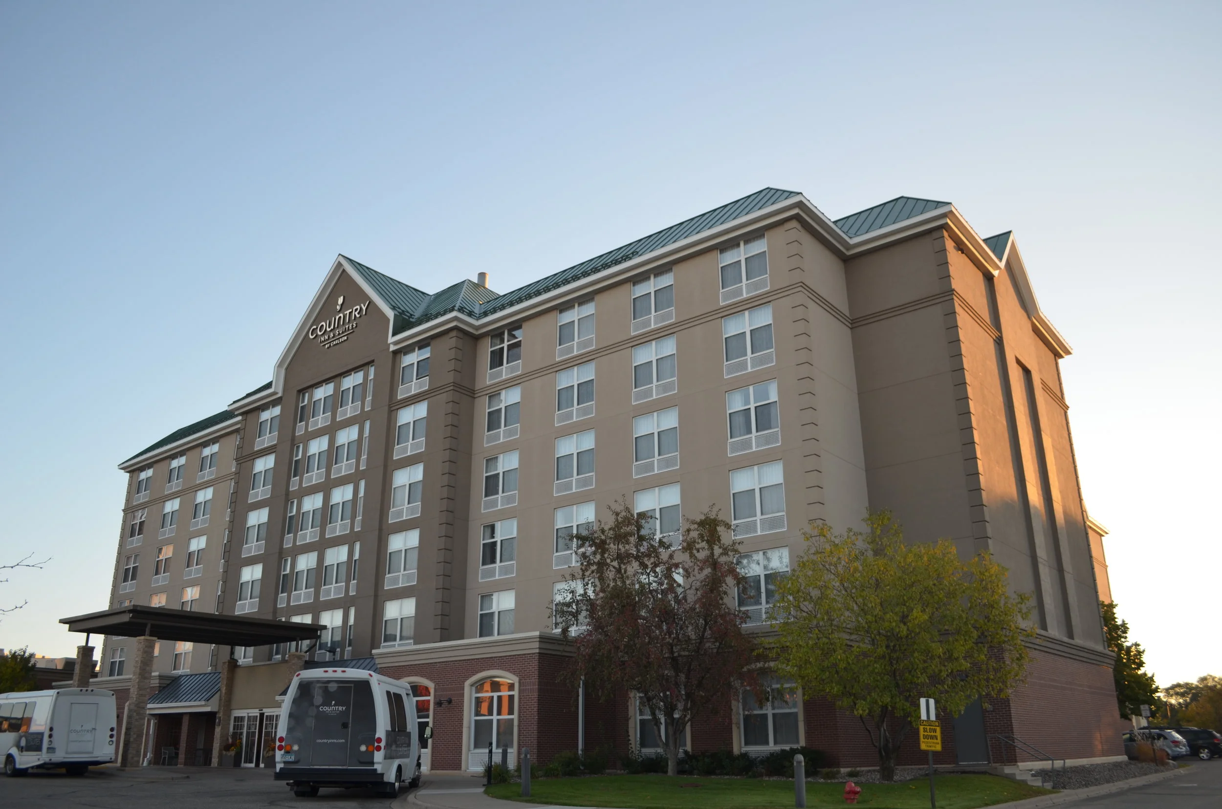 Country Inn & Suites