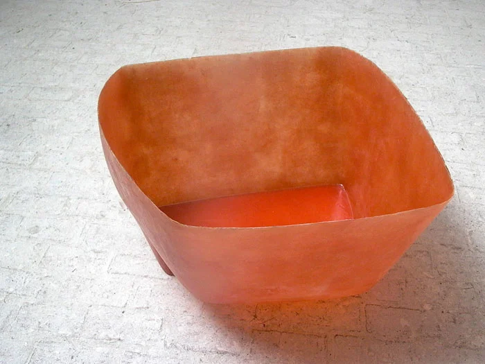 Elastique. 2005 . Dimensions: (50 x 85 x 86 cm)