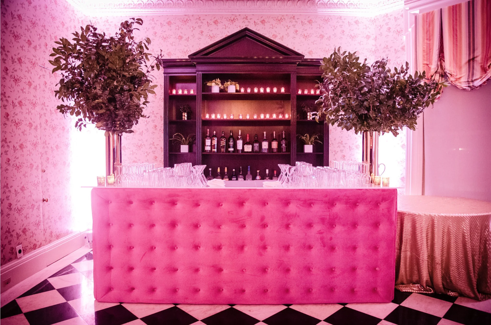 Tufted Bar