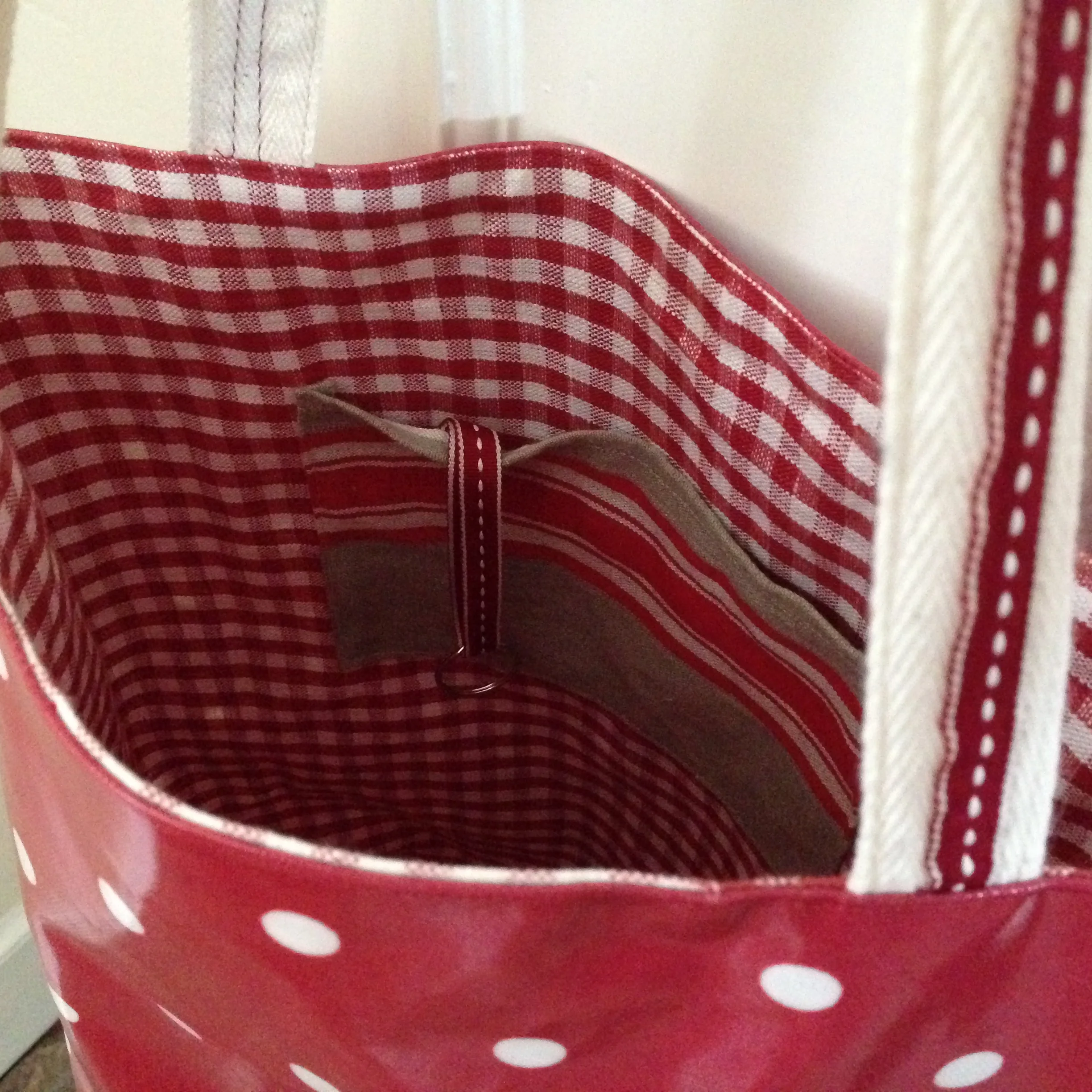 Original Red Dotty Shopper lining and pocket.JPG