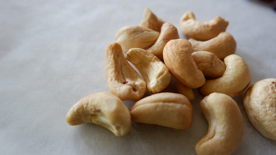 12 cashews = 60mg
