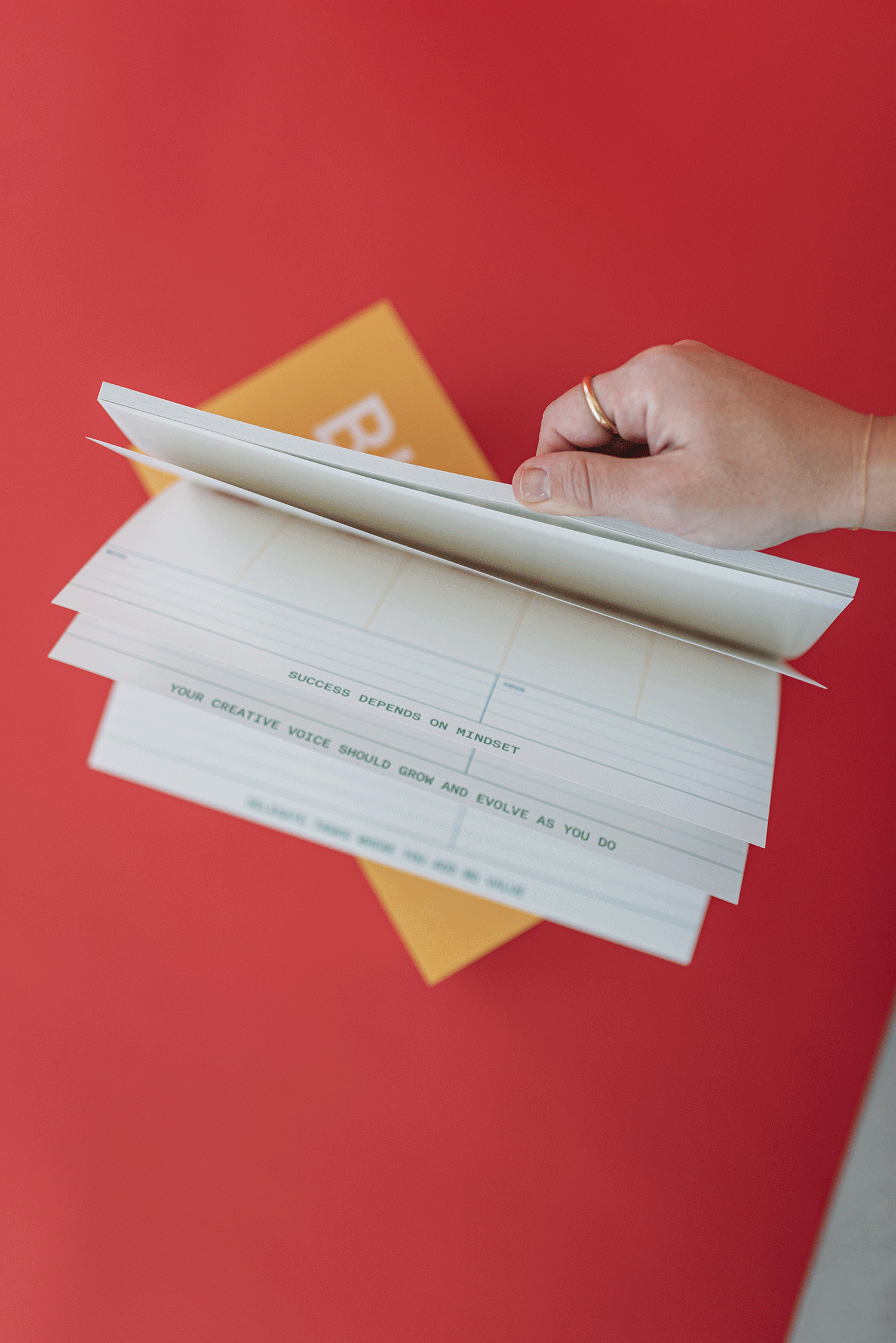 rocio_egio_shop_stationery_bloom_planner_02.gif