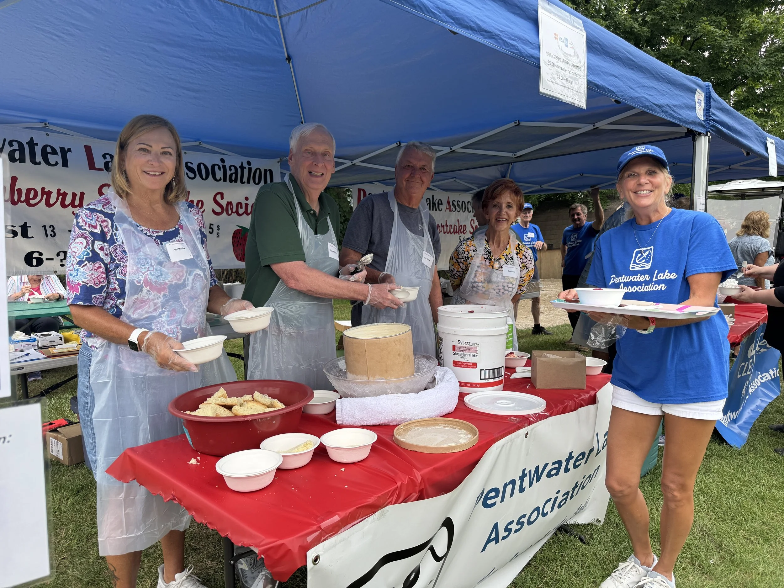 Lori.Garry.Skip.Sue.Jody. Serving it up in style!.JPG