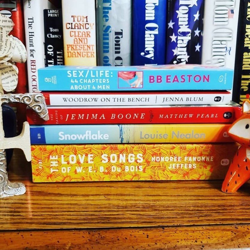 This is very good because I like FOXES. 🦊🦊🦊

From Mommoo @jenna_blum: I spy @woodrowonthebench at @foxandbooks! 🦊📚 😍😍😍 My old boy be gettin around&hellip;. Thank you! @harperbooks @mmqlit Repost from @foxandbooks
&bull;
Happy Tuesday!! Our we