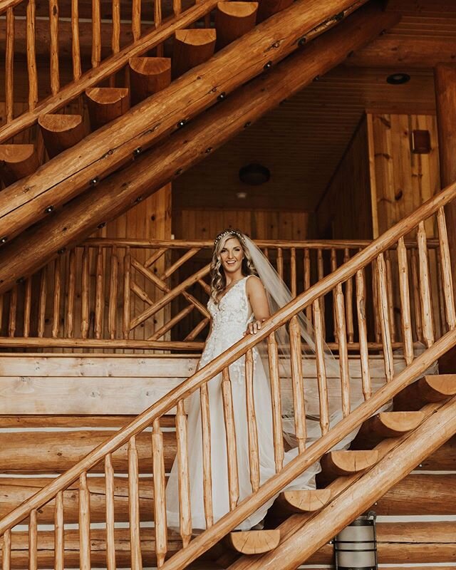 booking an air bnb for your wedding, like this incredible cabin, can be a super affordable alternative to traditional venues!!