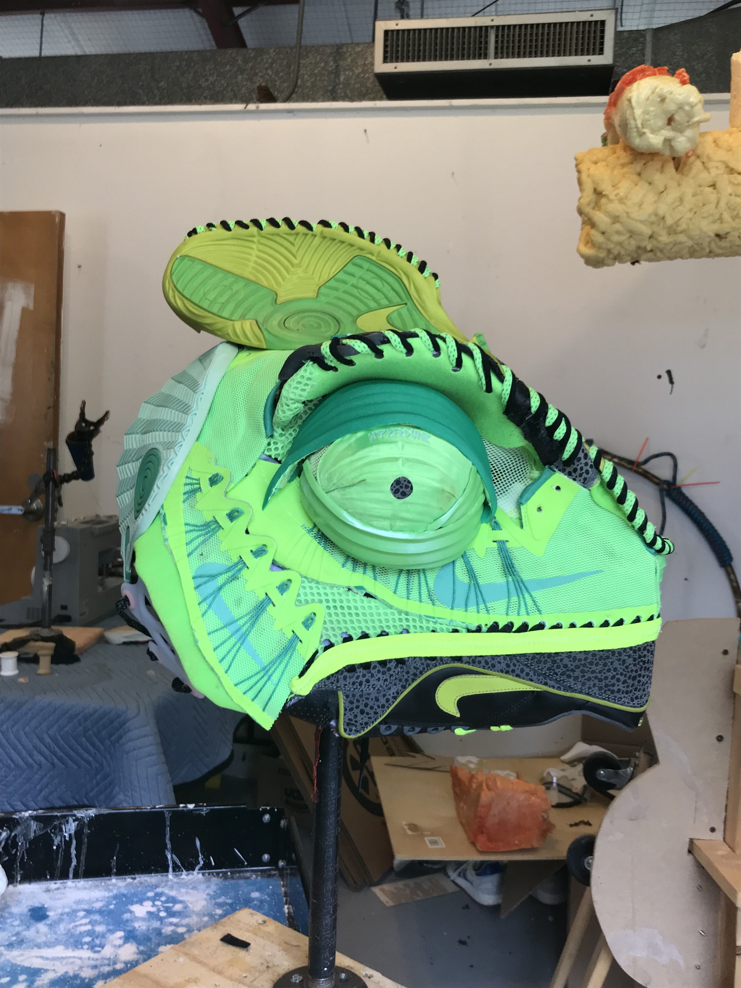 sneaker-art-chameleon-nike-02.jpeg