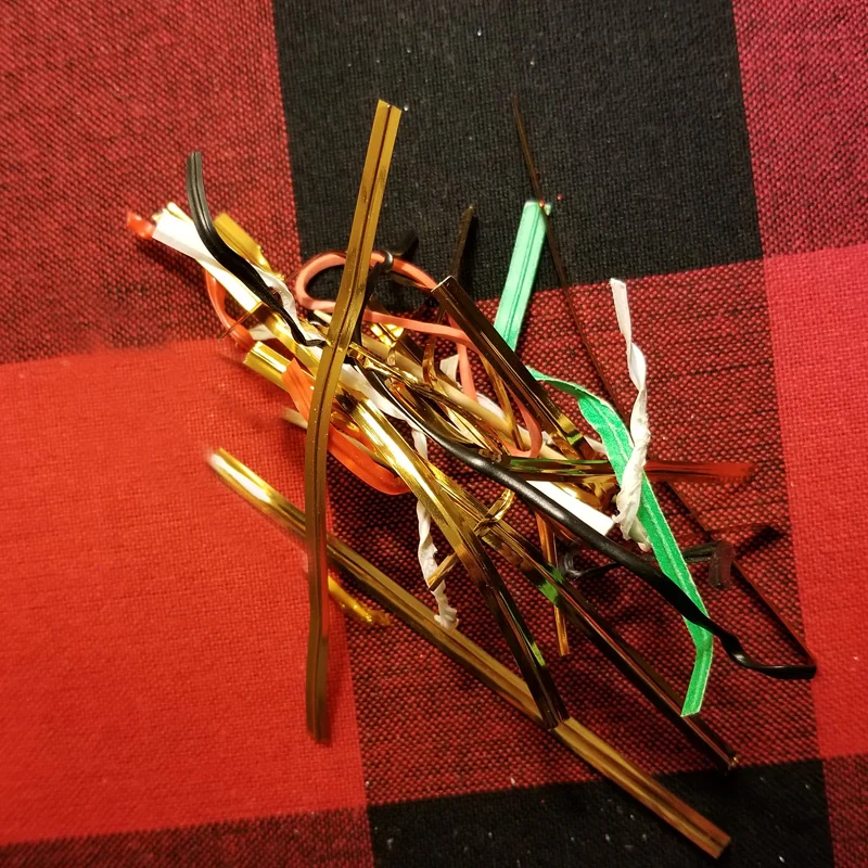 How to decorate a holiday wreath.jpg