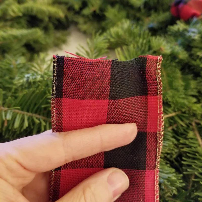 How to decorate a holiday wreath.jpg