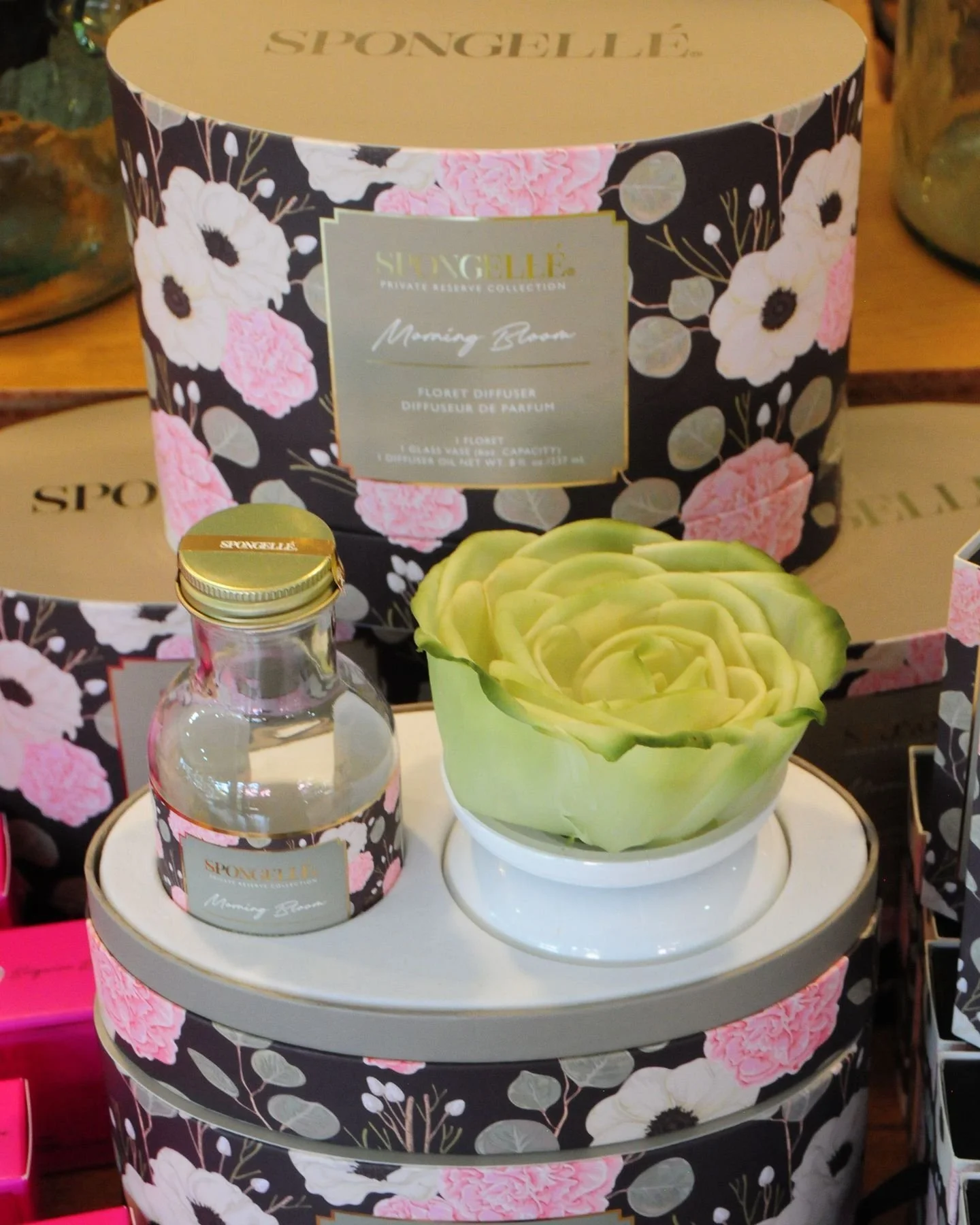 The prettiest way to freshen your space 🌹
The Spongell&eacute; diffuser features a rose that changes color as it&rsquo;s used. Perfect for hostess gifts, Easter baskets, or treating yourself.

#spongelle #difuser #shopsmall #shoplocal #hiltonheadsho
