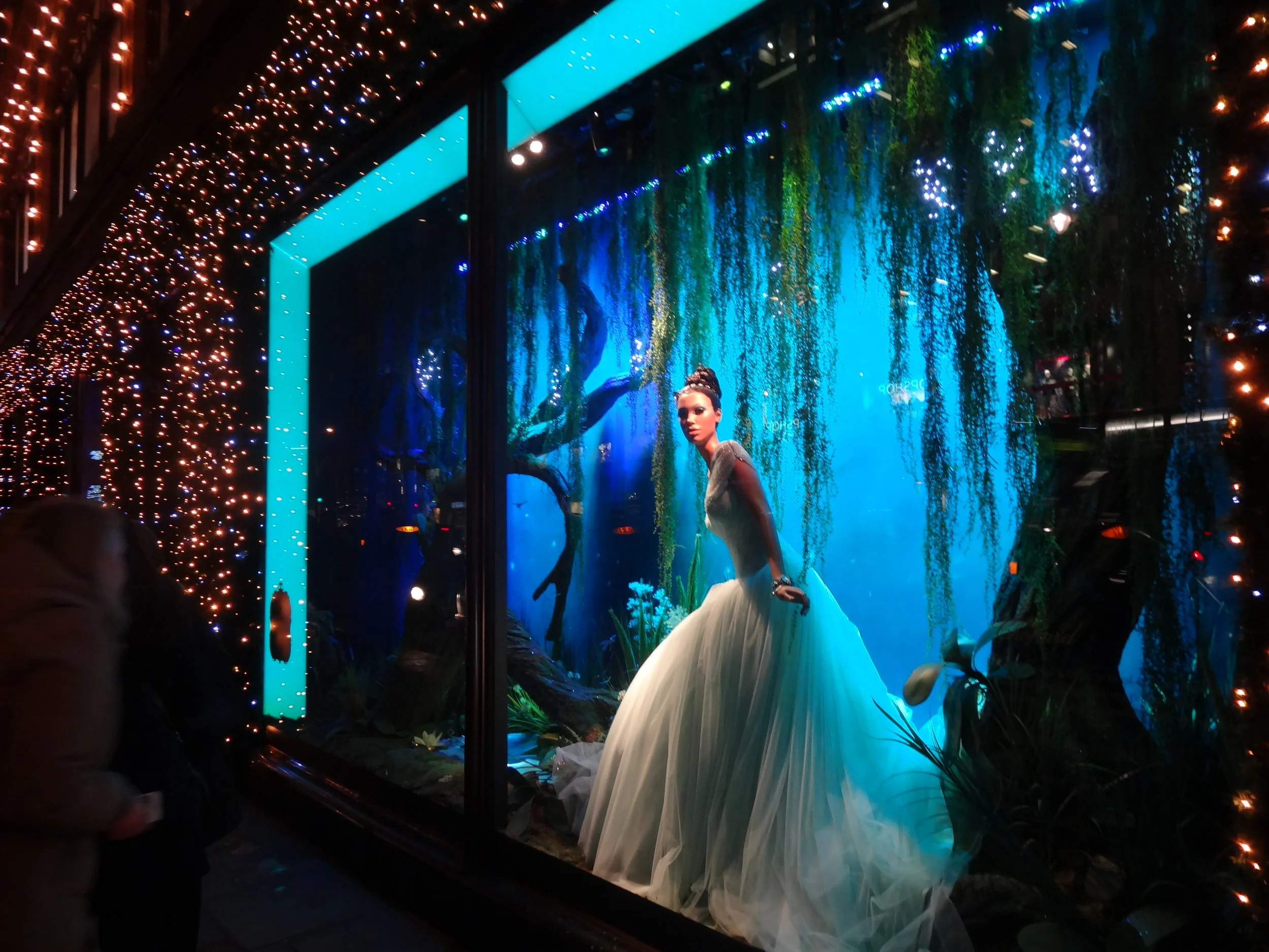 Holiday Window Displays Around the World 