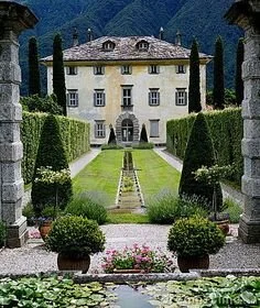 Summer Garden Tour: Beautiful Gardens Around the World