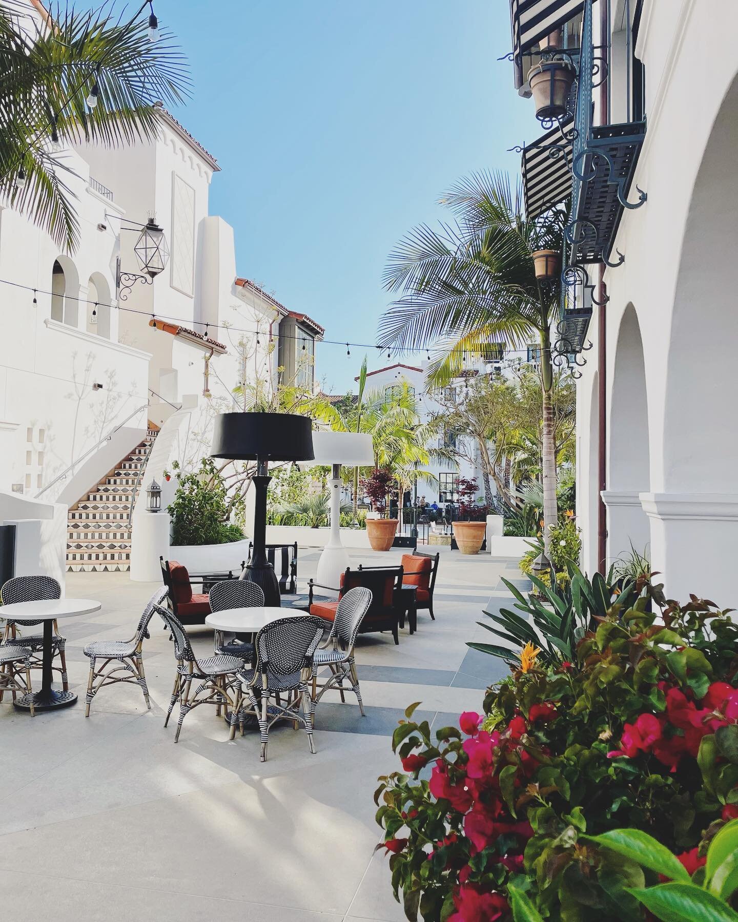 Hello Santa Barbara! 🌺☀️Relishing our stay at the famed Hotel Californian. &ldquo;Featuring dazzling spaces from celebrity designer Martyn Lawrence Bullard, the iconoclastic enclave - part history, part imagination and all Californian&hellip;&rdquo;