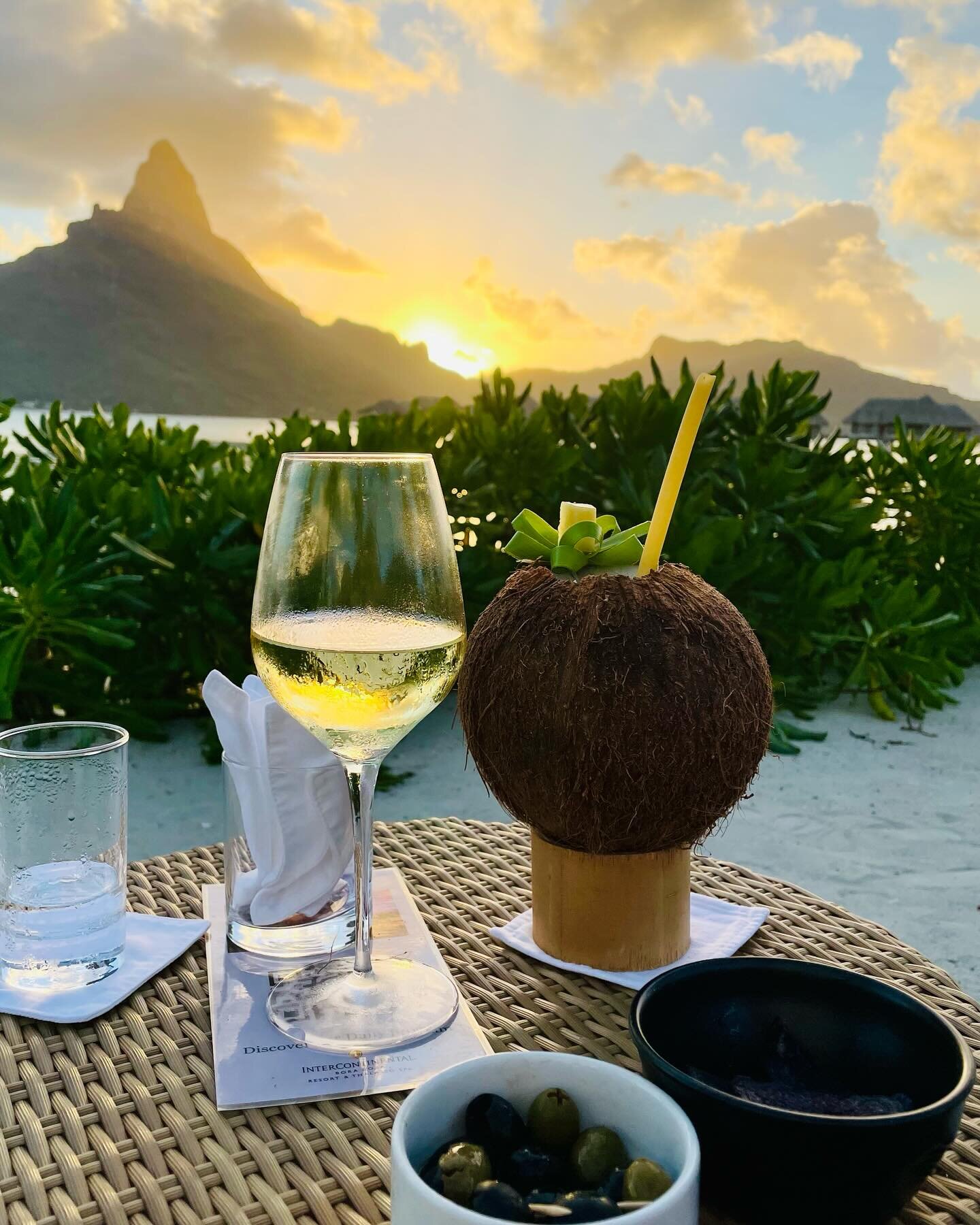 It&rsquo;s not too late to book a sunny  getaway for your Valentine this year! ☀️🌴💗 DM us to give the best gift: TRAVEL! #borabora #intercontinentalborabora #cadencetravel #luxurytravel #traveladvisor  Image: our travel to Bora Bora 2021