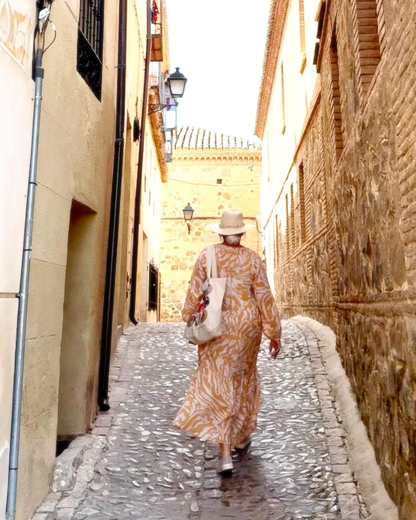 Toledo, just a short drive from Madrid, is a medieval city of stunning architecture and rich cultural history. The Cathedral, an example of high gothic design, is one of the most breathtaking I&rsquo;ve ever visited.  @tempovip_dmc toledo #spain #tra