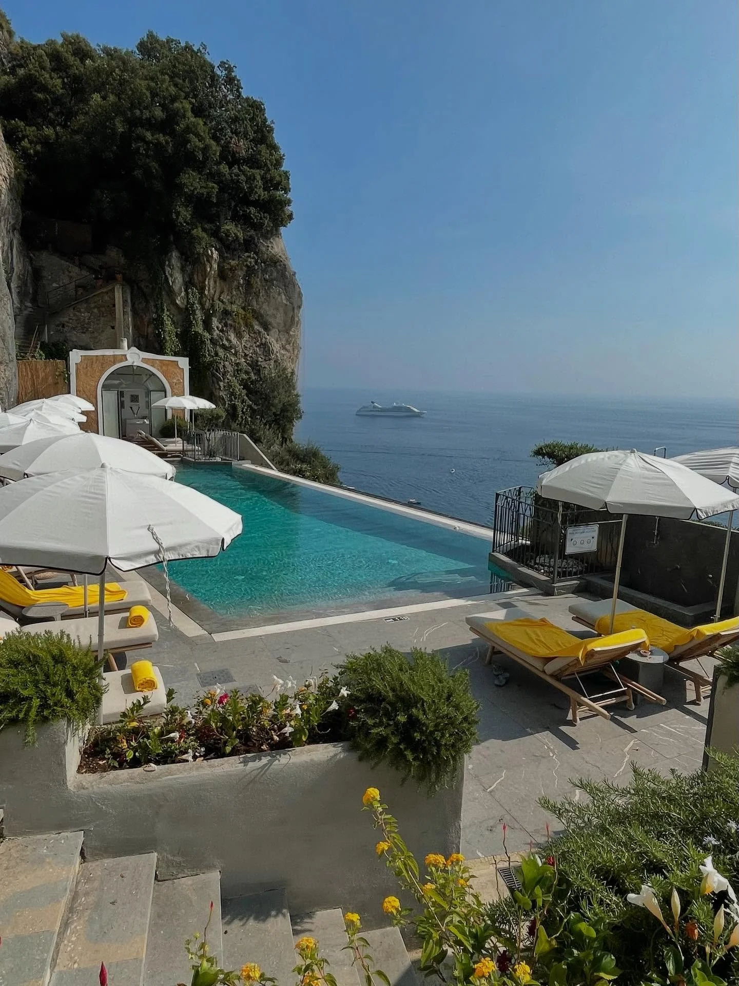 Apparently we have a &lsquo;thing&rsquo; ⛱️⛱️⛱️ for umbrellas! 🤩 #eyecandy #umbrellas #traveladvisor #luxurytravel