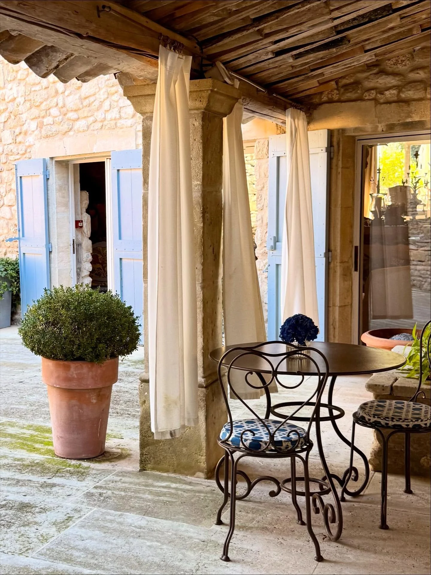 Golden vines, crisp Proven&ccedil;al air, and the hush of harvest season 🍂 La Bastide de Marie is pure Proven&ccedil;al charm in the Luberon. 🍂🍁DM us to learn more! #provence #luxurytravel #provencestyle #traveladvisor
