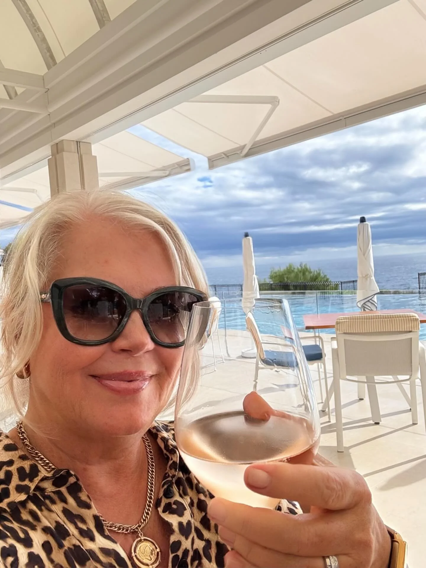 A rose&rsquo; stop 🥂  at Grand Hotel du Cap with the girls! @julie_andyswannvoyage and @andyswannvoyage Merci for the chic detour! #fourseasonshotel #stjeancapferrat #traveladvisor