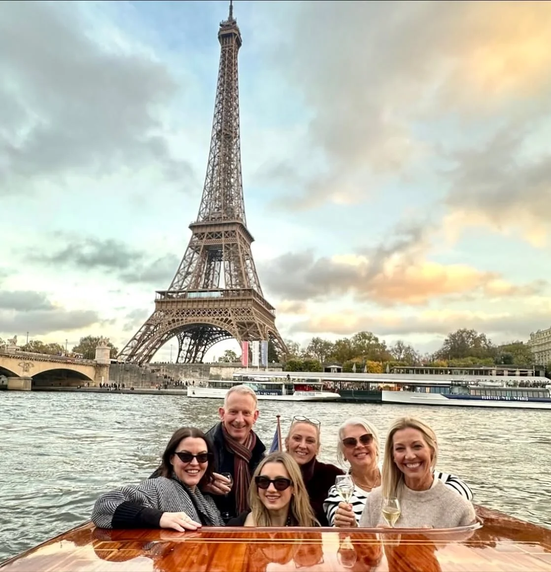 A truly epic day to welcome us to Paris!🇫🇷 We flew from Nice to Paris, were picked up by private transfers for quick check-ins at our various hotels, met up for a fall walk to the Seine where we boarded our private boat for a sunset 🥂 cruise. We c