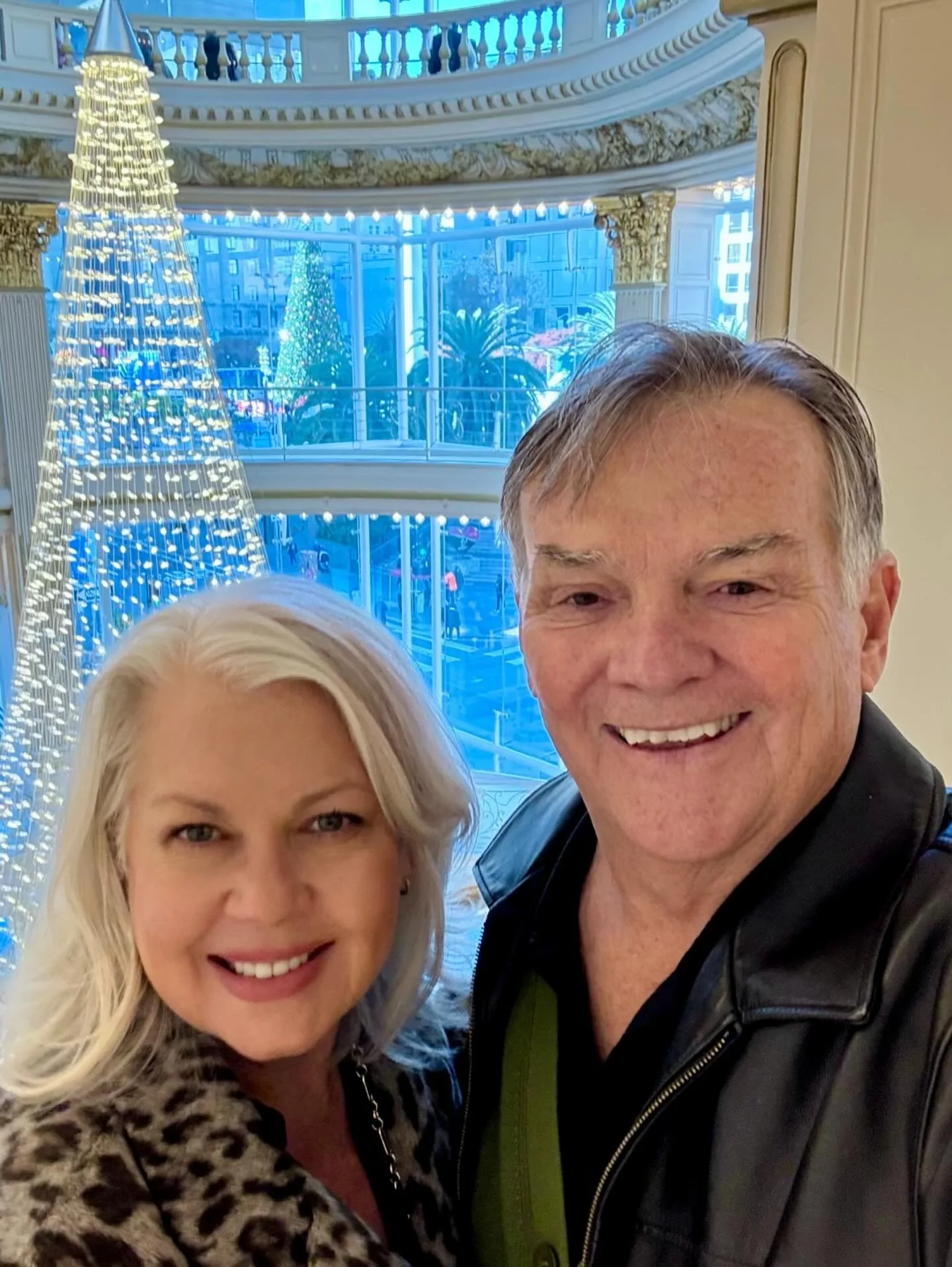 Seeking sunshine ☀️&amp; holiday cheer🎄in San Fransisco (after 3 weeks of fog in Chico!) this season. Happy to say we found both along with a reemerging vibrant SF city vibe. The SantaCon weekend was the cherry (cheery)on top! Old favorites: Lunch a