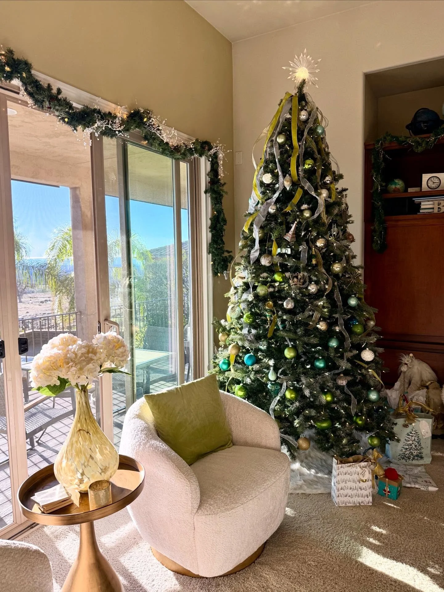 Warmest wishes for a wonderful holiday season from our home to yours! Cheers to more sunny adventures in 2026! ☀️#curatedtravel #traveladvisor