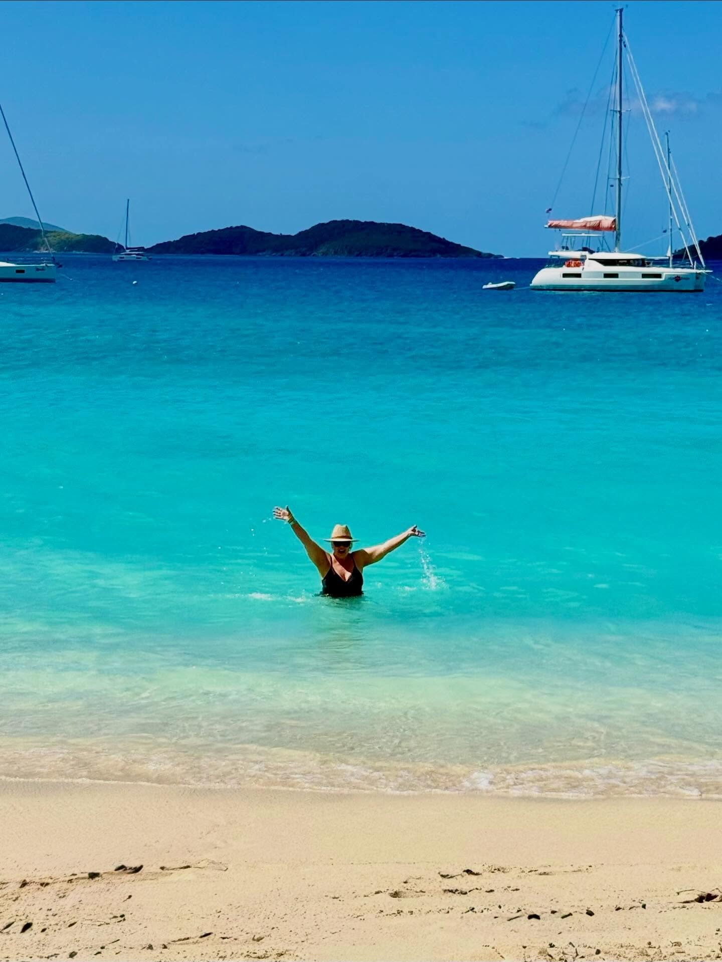 Saint John &mdash; it feels amazing to be back in this island paradise 🏝️☀️⛱️🐠
Our snorkeling trip was canceled due to the wild waves, but an afternoon at Honeymoon Beach was the sweetest kind of backup plan.  #saintjohnusvi  #honeymoonbeachstjohn 