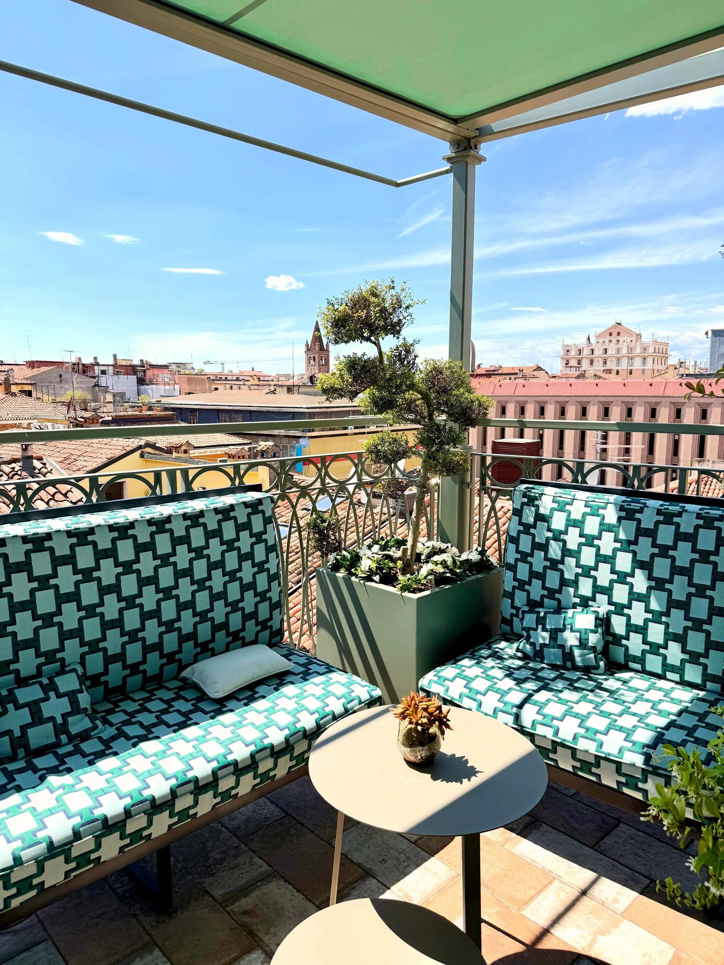 My choice for a sweet stay in Verona: Vista Verona is a five‑star, ultra‑boutique hotel in the historic heart of Verona, known for its intimate scale, refined design, and its dramatic rooftop Infinity Bar overlooking the city. It blends classic Veron