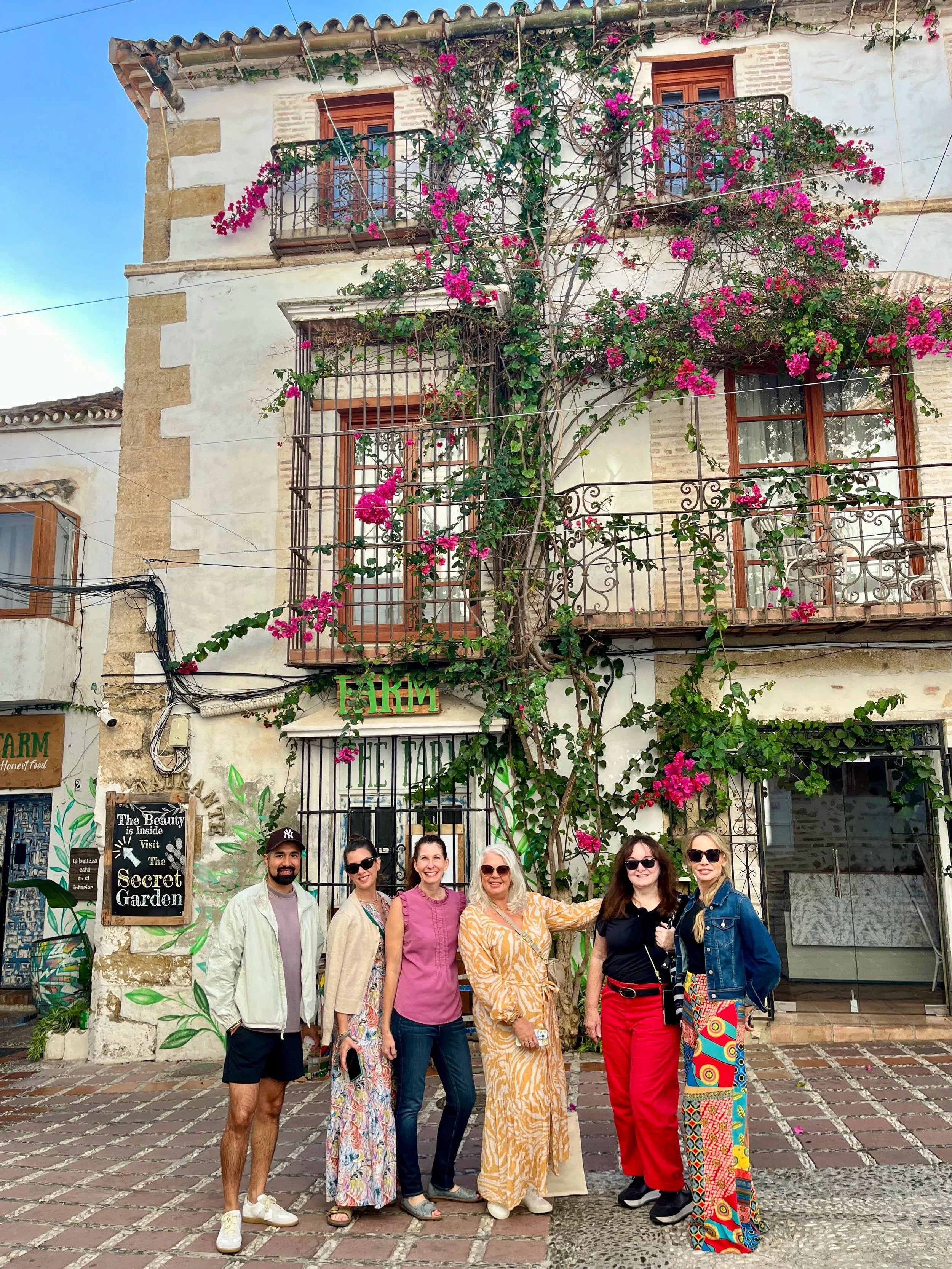 Exploring charming Old Town Marbella on a walking tour with travel friends. 🌺☀️ Thank you @vivianchambersmusecollection #marbella #traveladvisors
