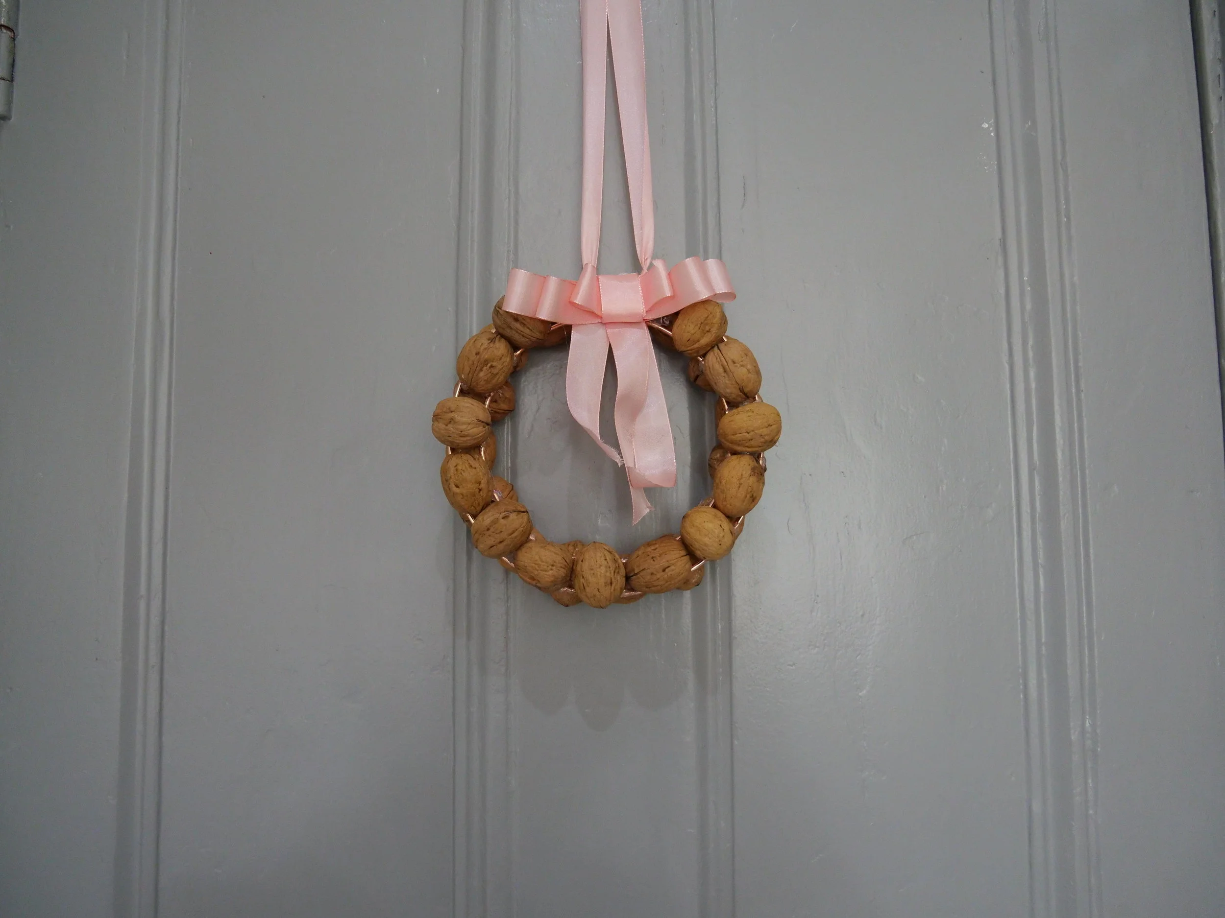 How to make a pretty Walnut Wreath
