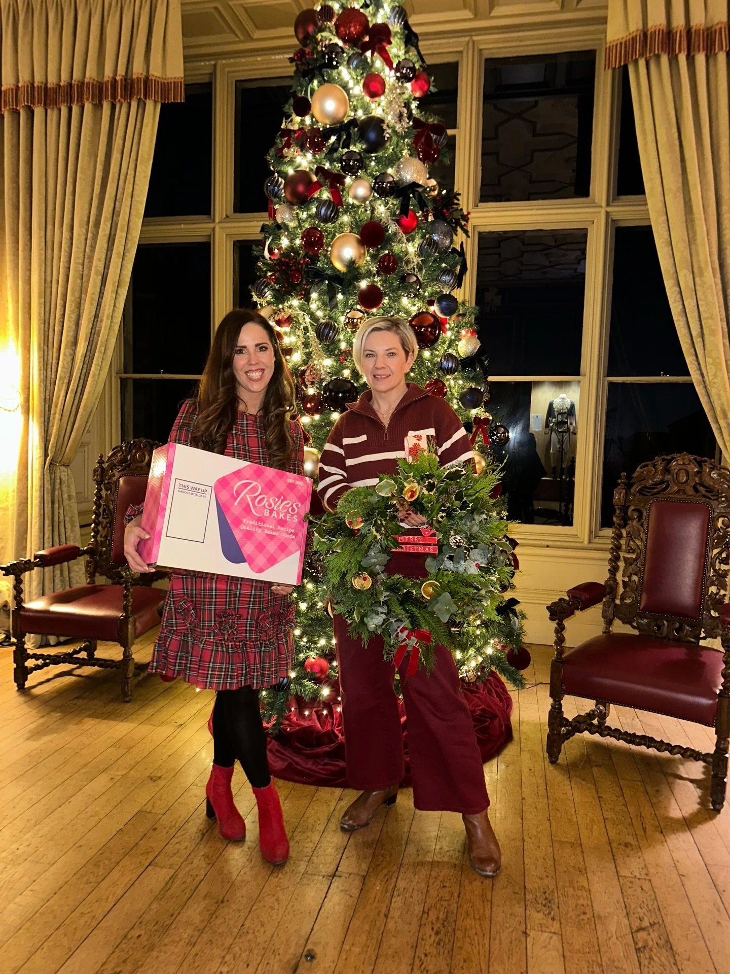 I&rsquo;ve always dreamed of hosting a wreath making workshop and tonight it finally happened. There&rsquo;s just something so special about sharing the joy of crafting and creating with others. My heart is full, my hands are still sticky with greene