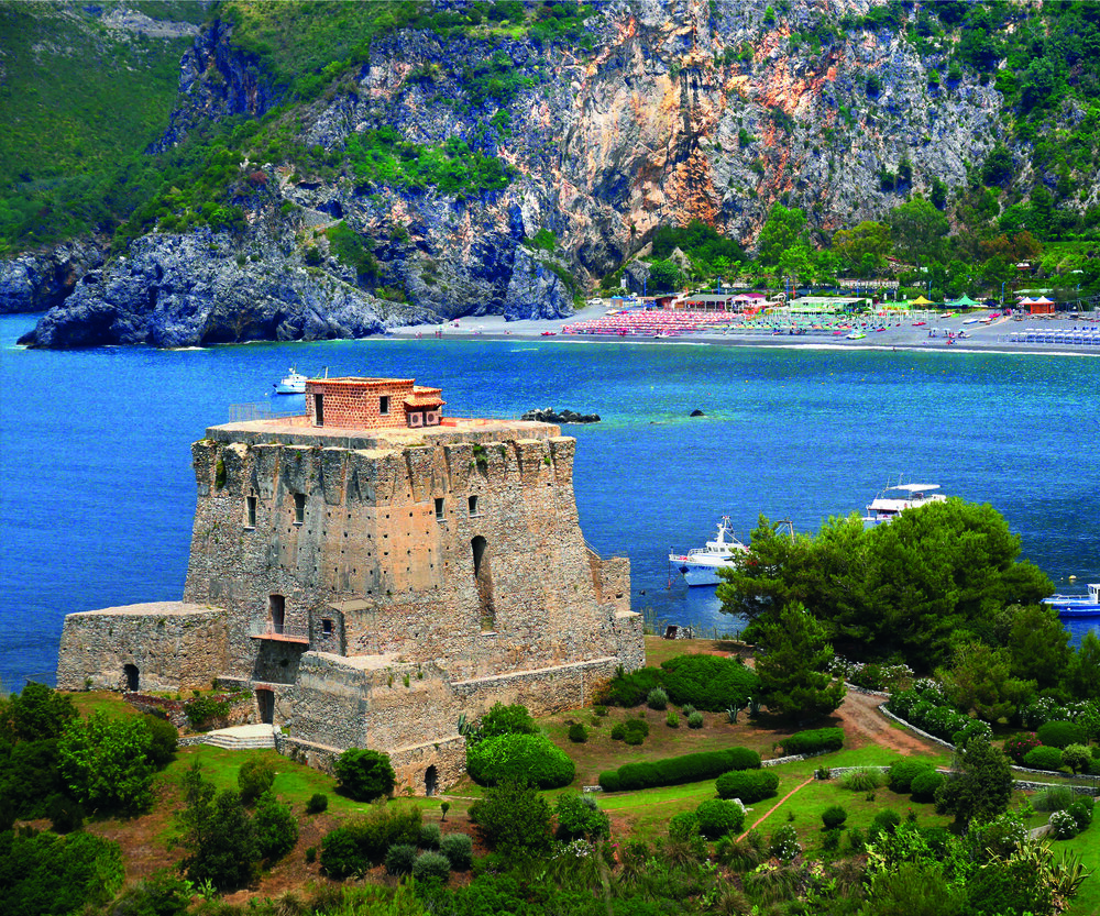 Torre su Isola di Dino, Riviera dei Cedri