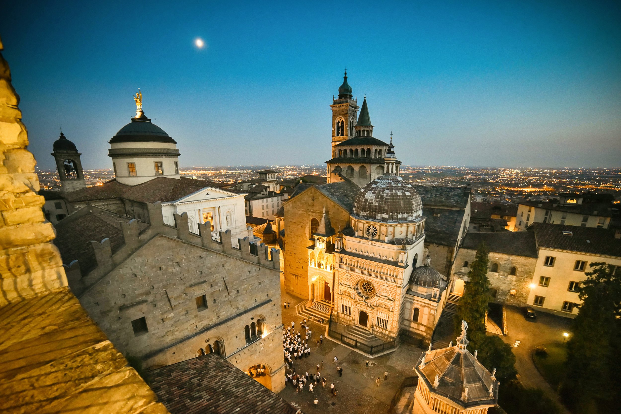 Bergamo Piazza Duomo Notturna _ph. Fabio Toschi.jpg