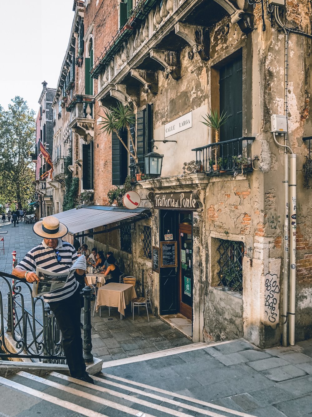 Gondolier on a break