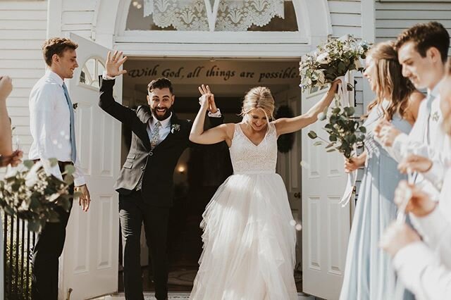 HAPPY MONDAY!! First off, how can you not look at Lindsey and Caleb and not feel JOY?! Love these two and always missing their beautiful day!
&bull;
Second off, do you want to know how to stay focused and motivated while working at home?
&bull;
Here 