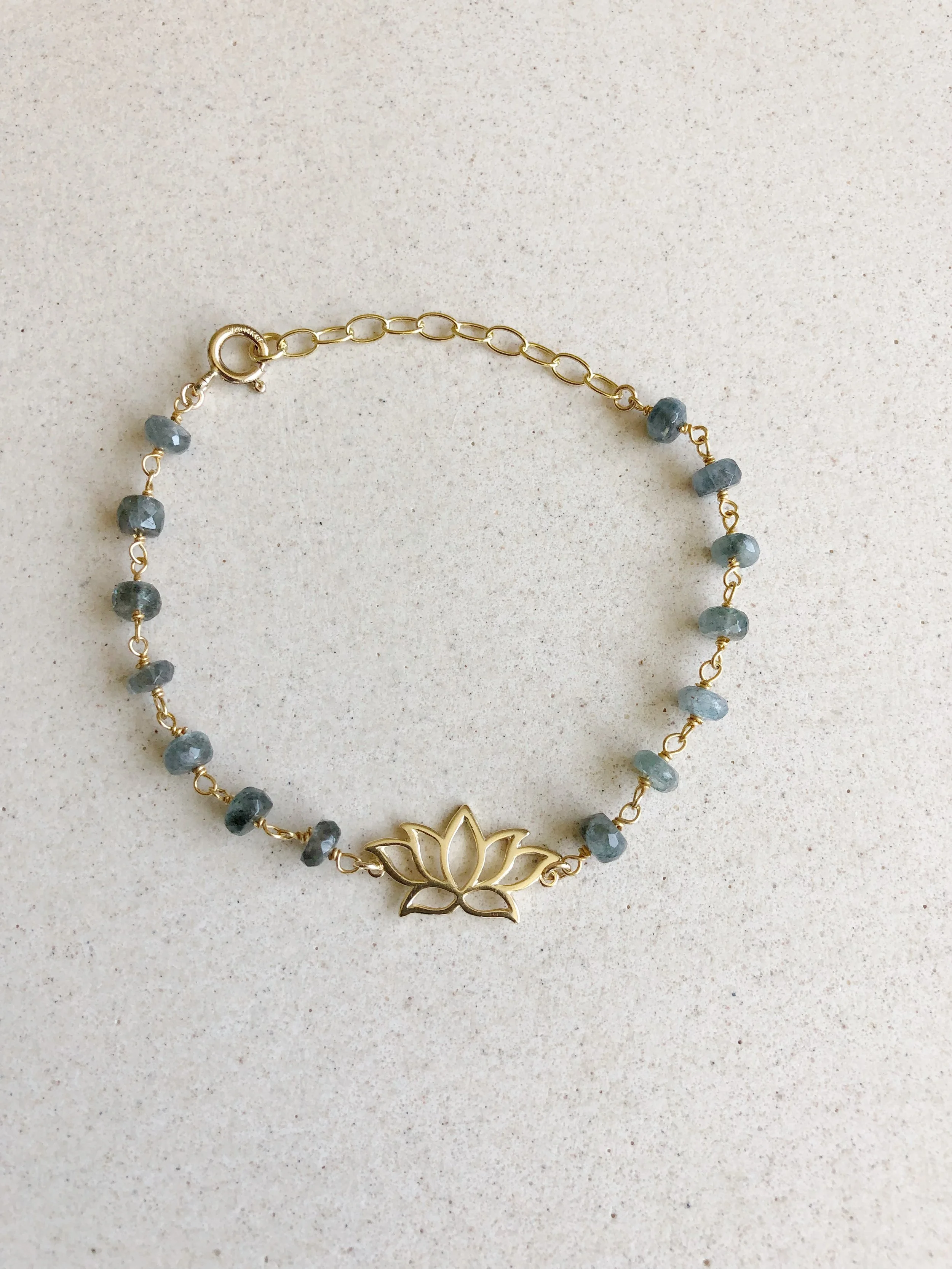 Lotus Outline with Labradorite Bracelet
