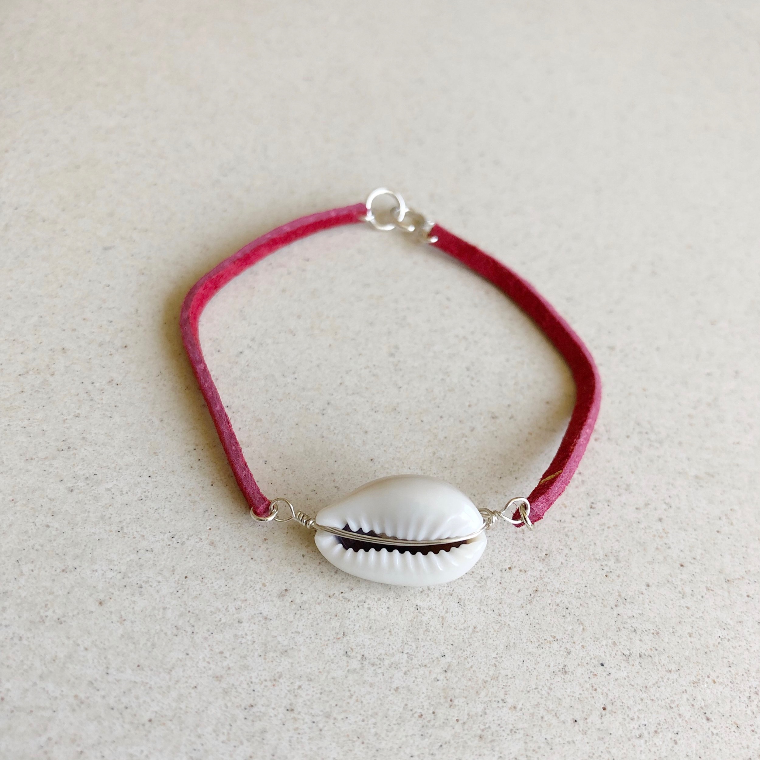 Cowrie shell bracelet - Elastic orange beads - Sarongi