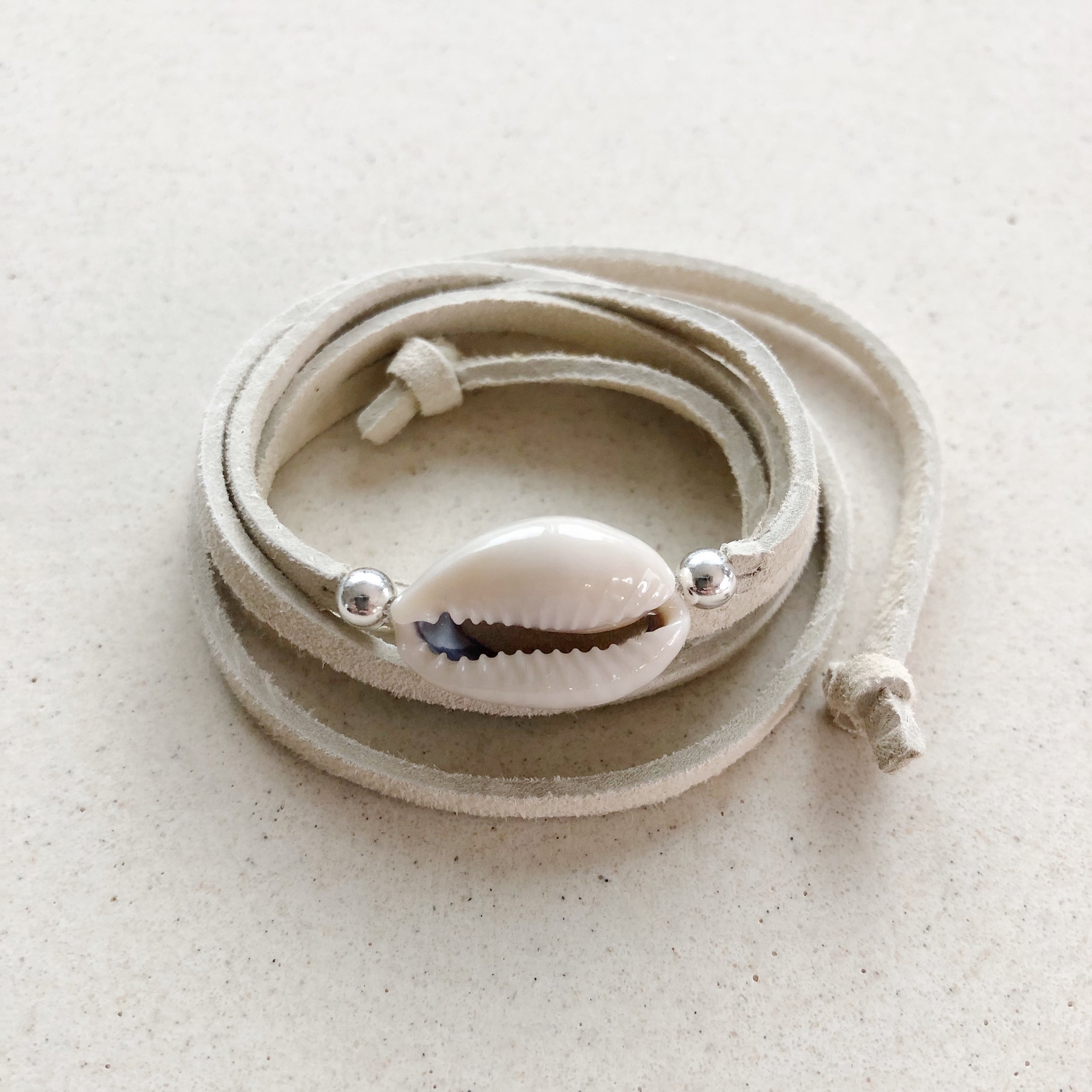 "Puka Bone Color" Cowrie Shell Leather Wrap