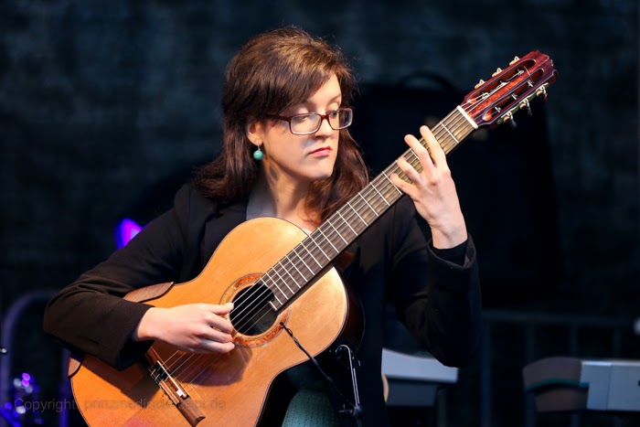 Nakau, Dora Guitarra (Grecia)