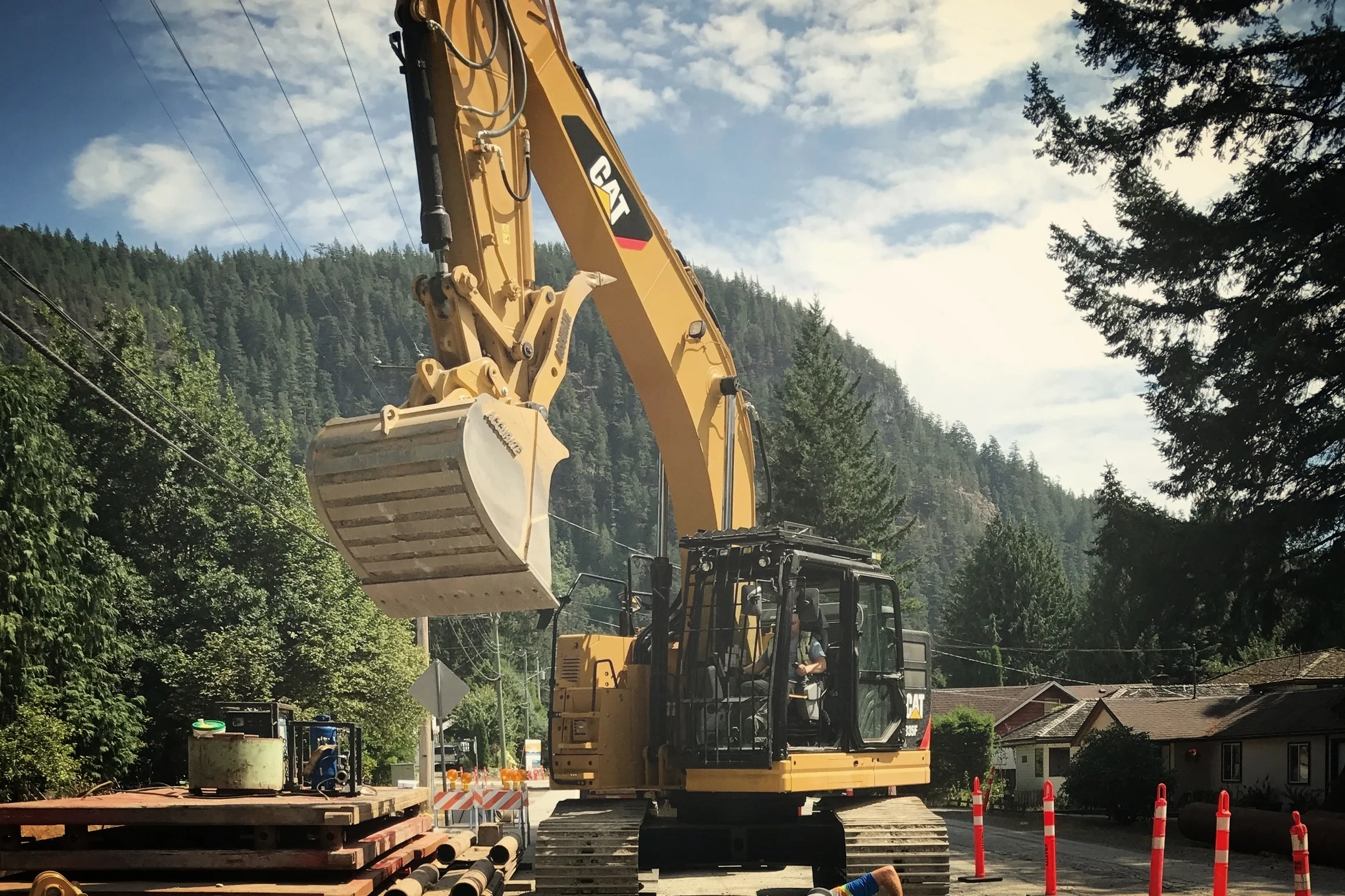 EXCAVATOR: CATERPILLAR 335FL 2017