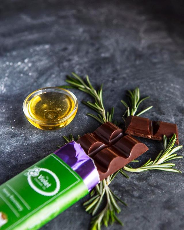 We are big fans of #EdmontonMade brands, like @thevioletchocolatecompany- not only have they won tons of awards for their work, their creations are also super tasty! ⁣
.⁣
.⁣
.⁣
.⁣
#shoplocalyeg #shopyeg #madeinyeg #yeglocal #igyeg #yegeats #yegfoodie
