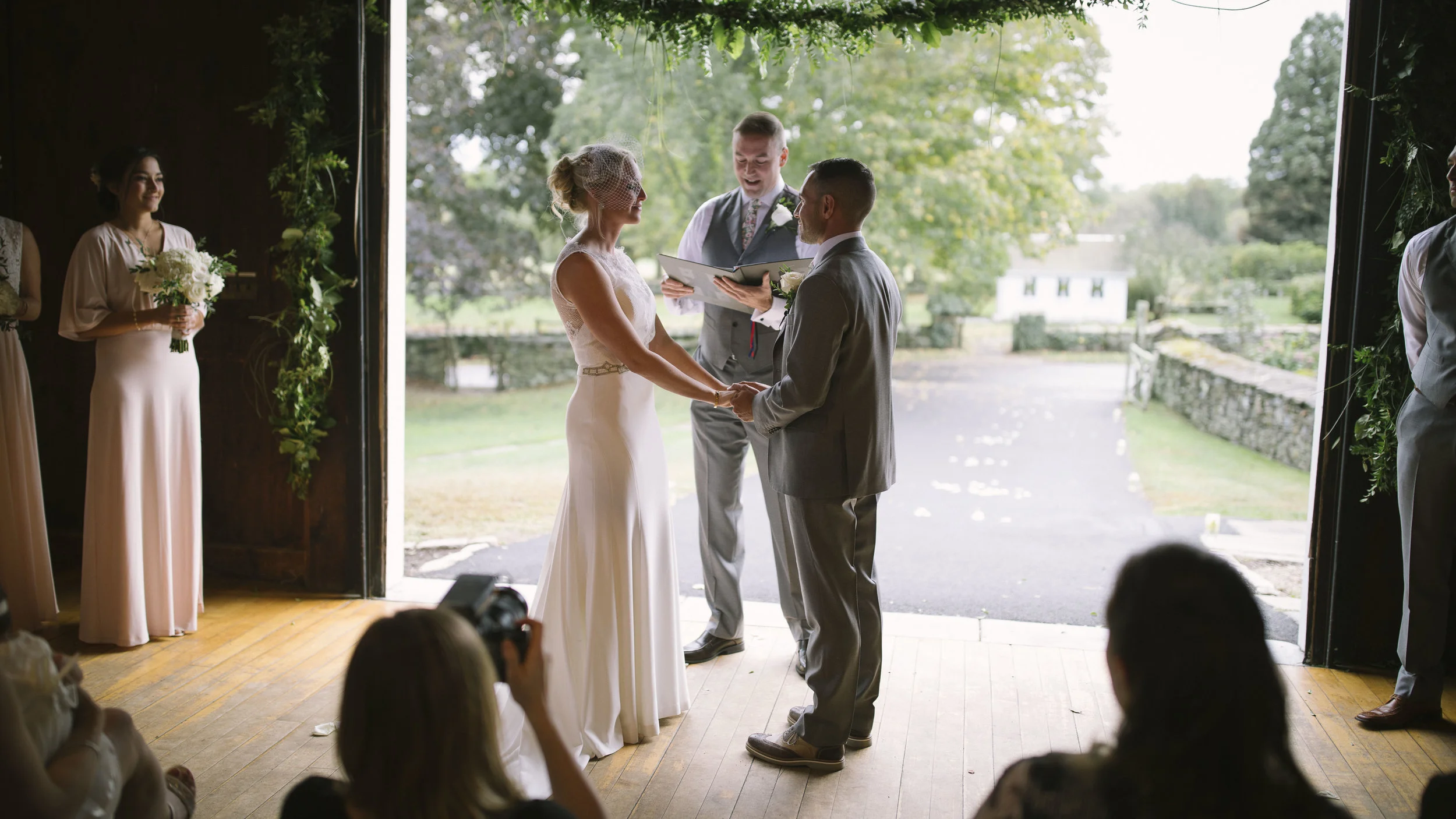 stylish barn wedding037.jpg