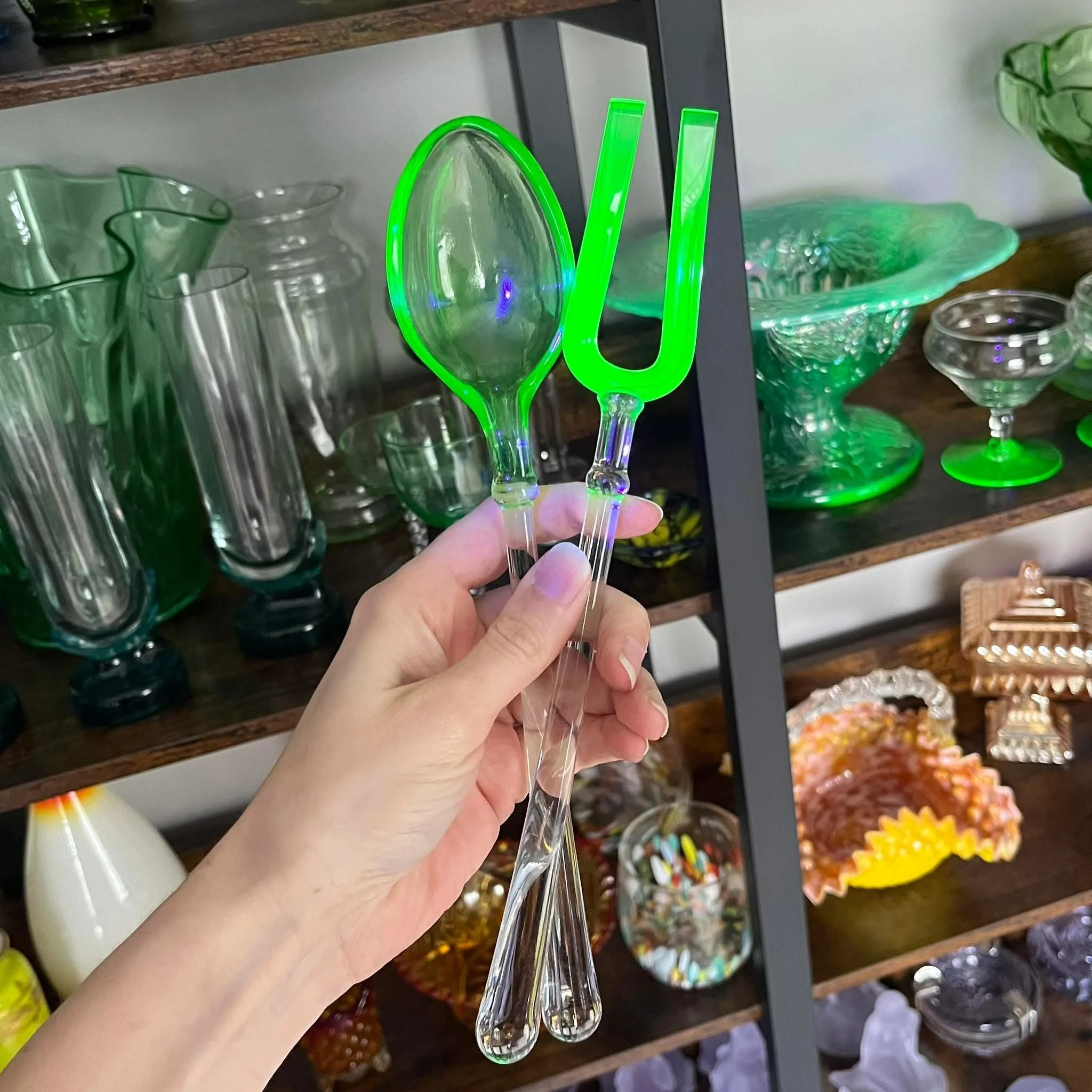 uranium7　1806060 UV Reactive Uranium Glass Serving Utensils — The Butterfly Babe