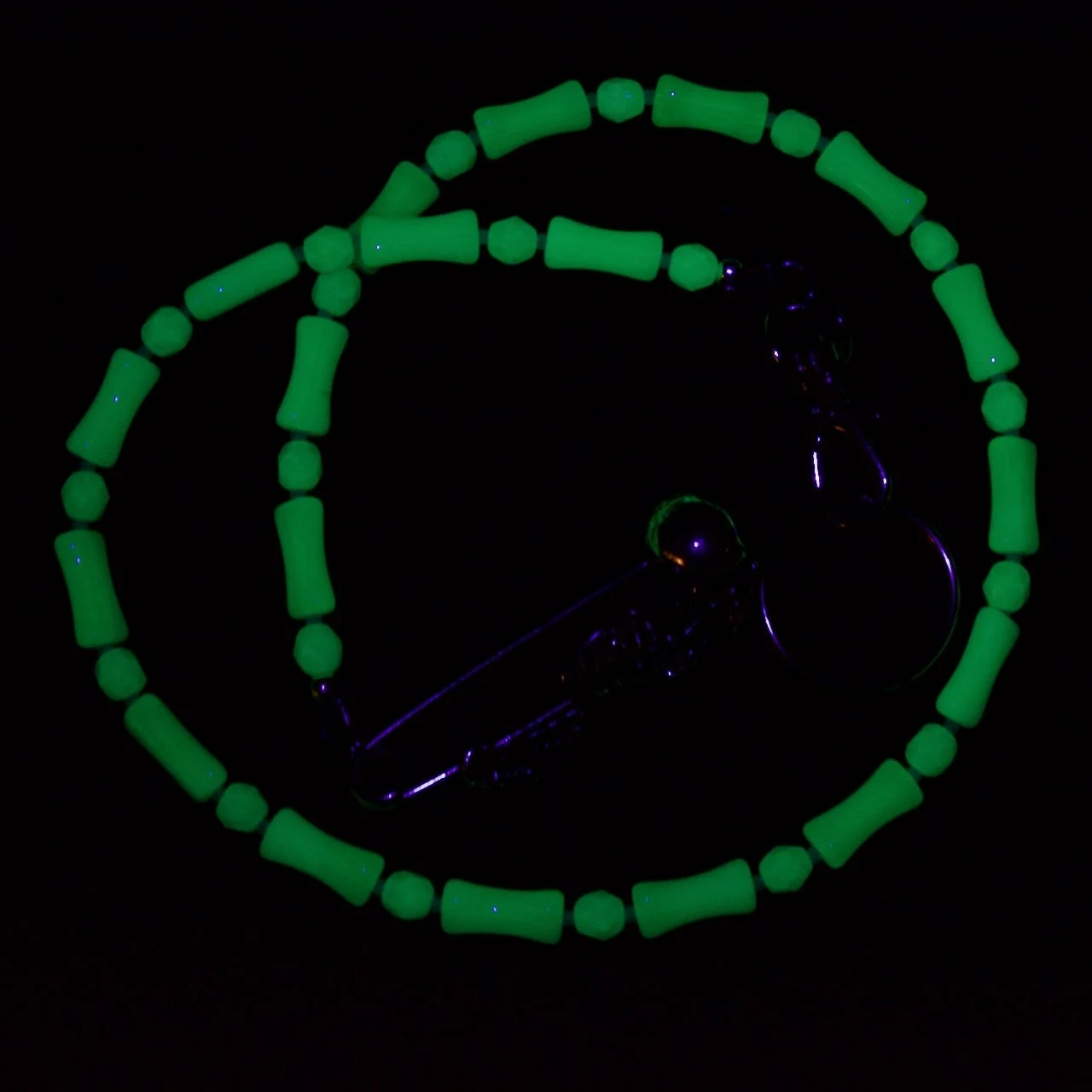 22" Uranium Glass Green Opaline Skeleton Wallet/Bag Chain, Stainless Steel