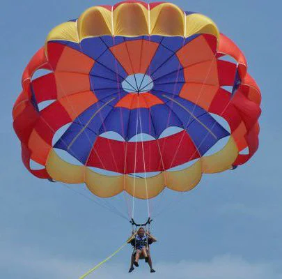 Sail Grand Waterfront offers a world of excitement on the water, including a variety of watercraft rentals and parasailing adventures. Specific watercraft available for rent include Wave Runners, jet/ski boats, pontoons, sailboats, tritoon boats and bass boats. For a bird’s eye view of Grand Lake, take a 500-foot parasail ride in the air. It’s fun and exciting for all ages. Yacht charters are available to accommodate larger parties.